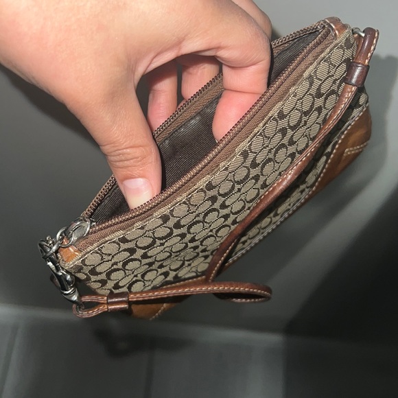 Coach - Picture 3 of 3